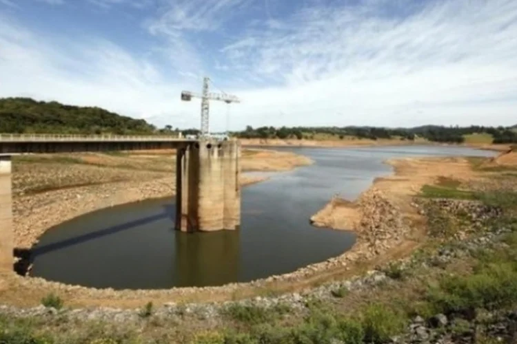 
	Seca: os reservat&oacute;rios da Cantareira operam com 15,8% do volume de &aacute;gua armazenado - 0,1 ponto porcentual a menos do que no dia anterior, quando estavam com 15,9%
 ( Divulgação/Sabesp)