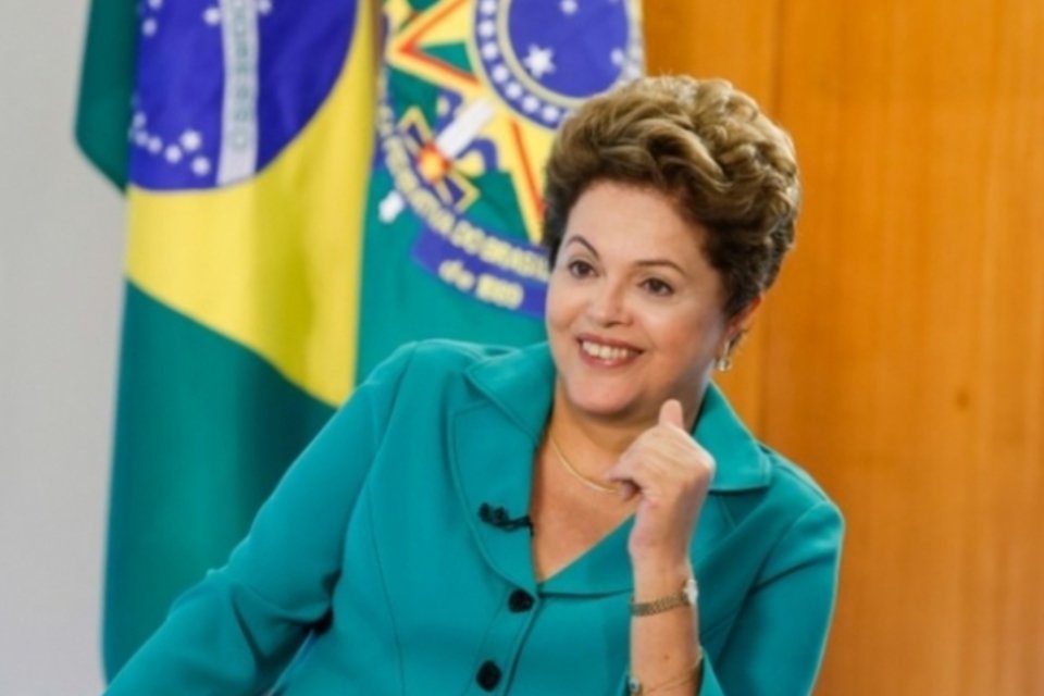 Sem campanha na rua, Dilma lança WhatsApp