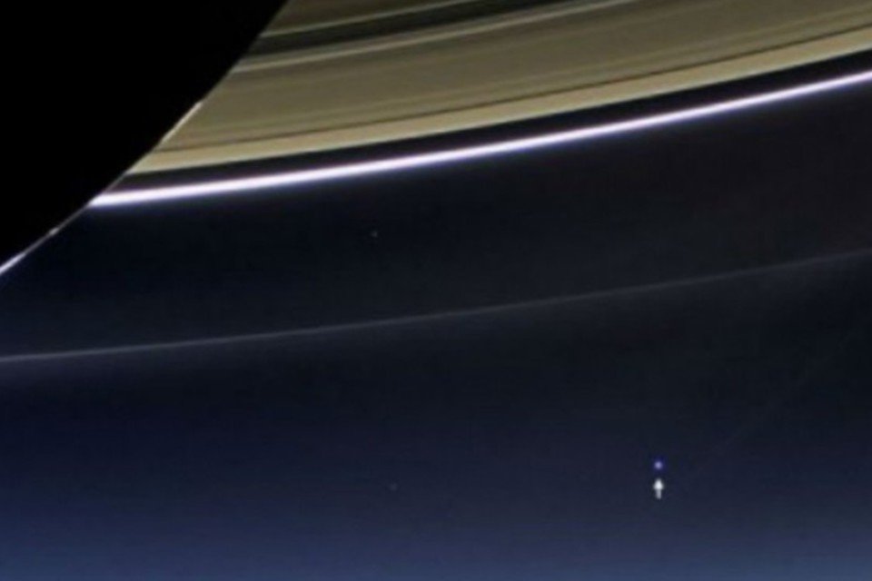 Nasa divulga foto espetacular da Terra tirada perto de Saturno