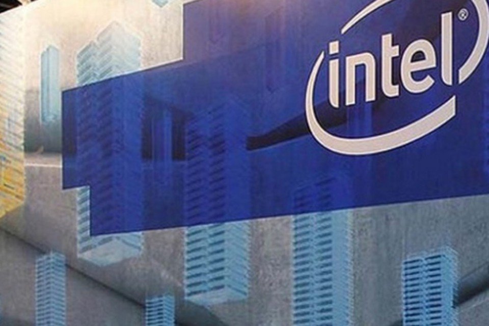 Intel reduz previsão de receita com crise na indústria de PCs