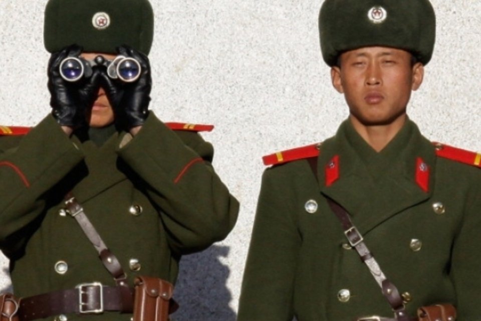 Coreia do Norte desenvolve sistema de mísseis lançados de submarinos