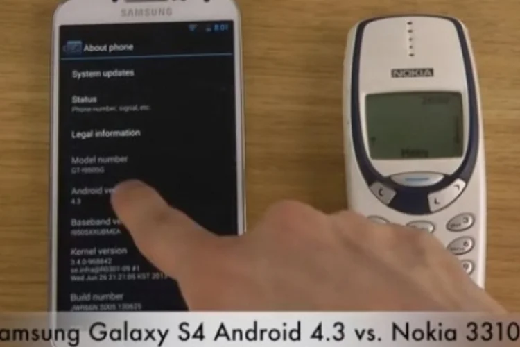 Nokia 3310 vs S4 (Reprodução)