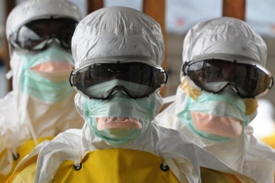Casos de ebola diminuem na África Ocidental, mas desafios permanecem