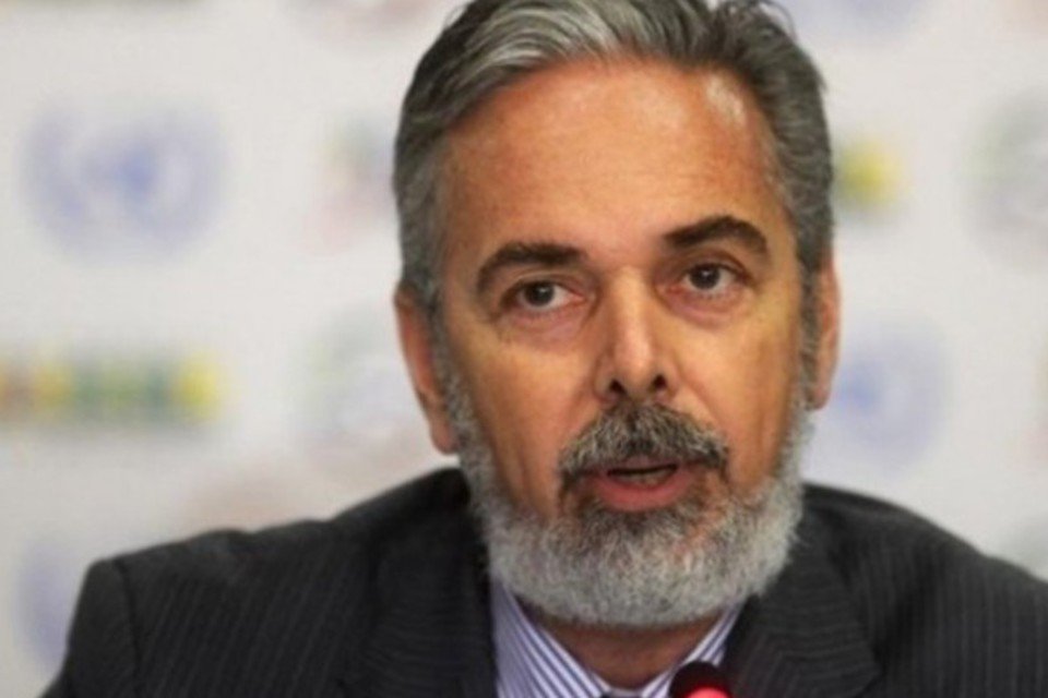 Brasil repudia proibição de sobrevoo de avião de Morales