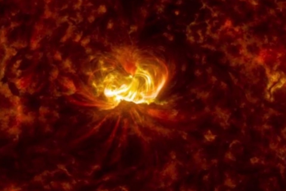 Vídeo mostra erupção solar que chega ao nosso planeta nesta sexta
