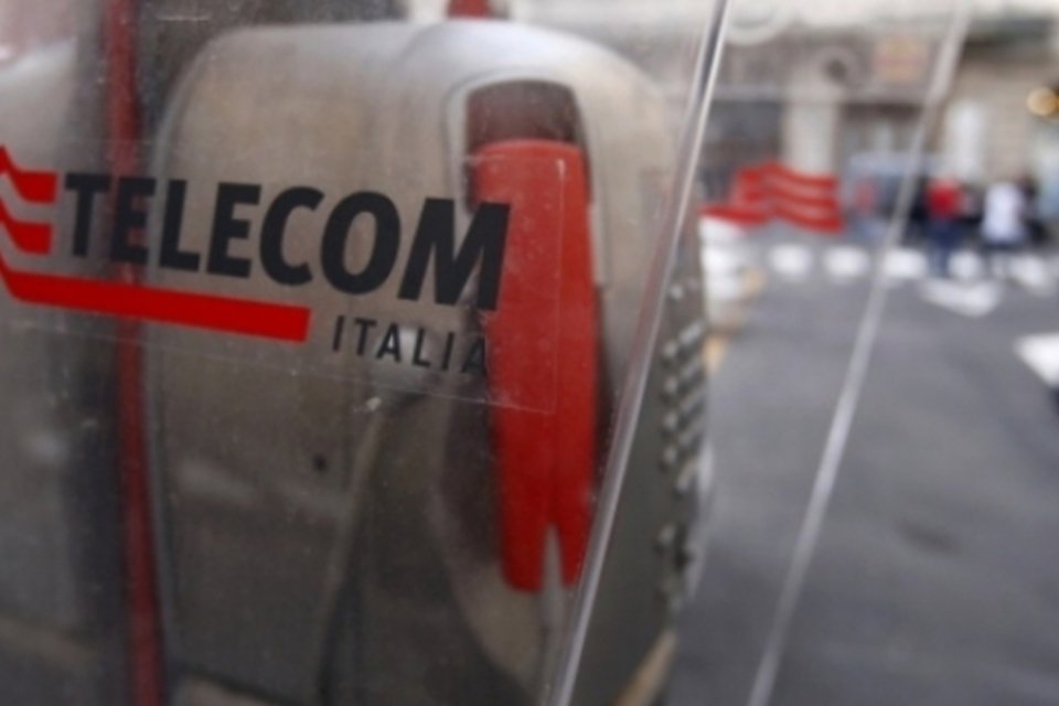 Ações da Telecom Italia avançam com possível fusão com Vivendi