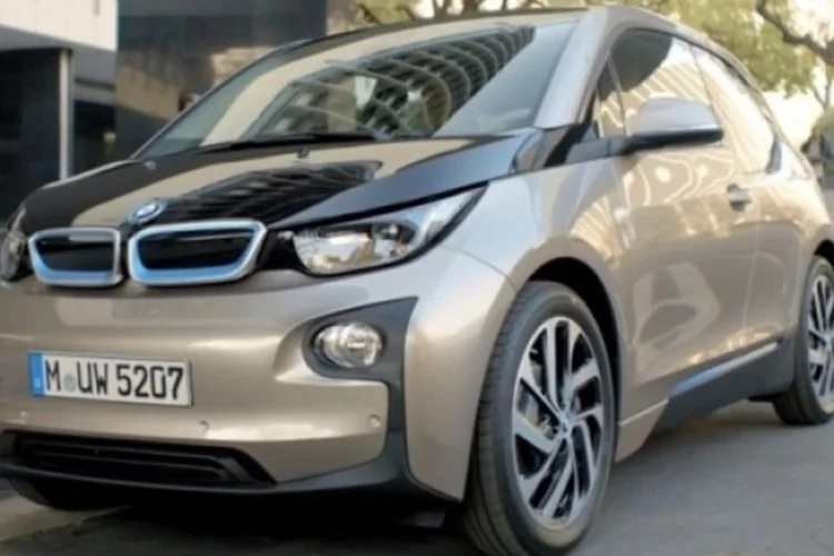 BMW i3 (Reprodução)