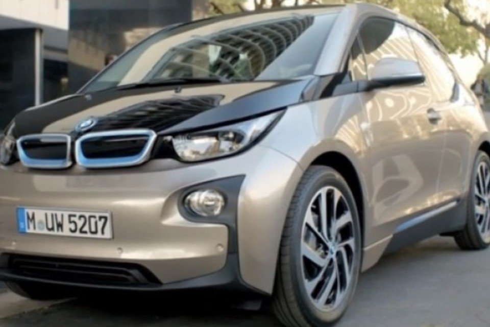 BMW lança seu primeiro carro elétrico 4x4