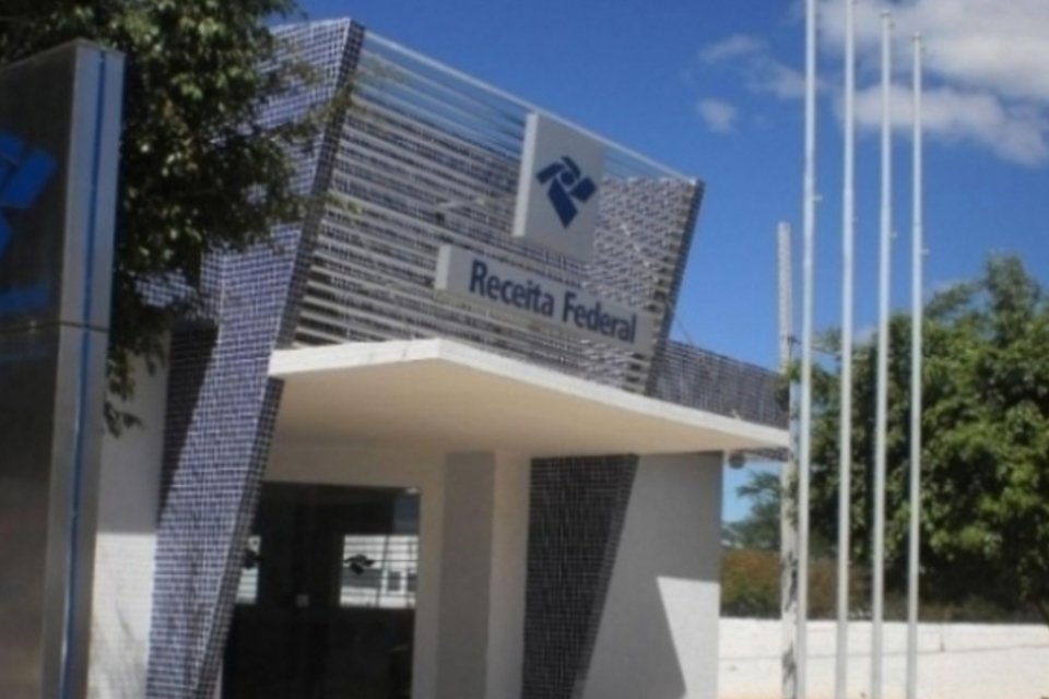 Receita abre amanhã consulta ao primeiro lote de restituição do IR