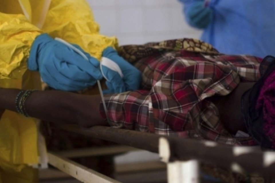 Libéria pede que mundo faça mais para conter ebola