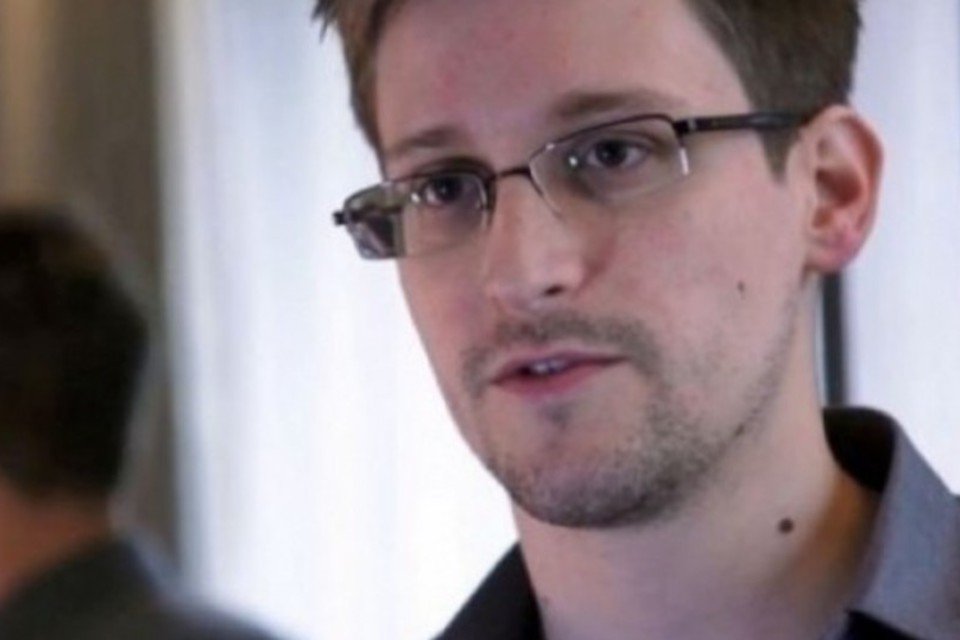 Snowden deixa aeroporto e recebe asilo temporário por um ano