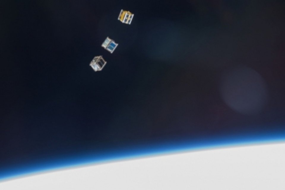 Estação Espacial Internacional lança nanossatélites