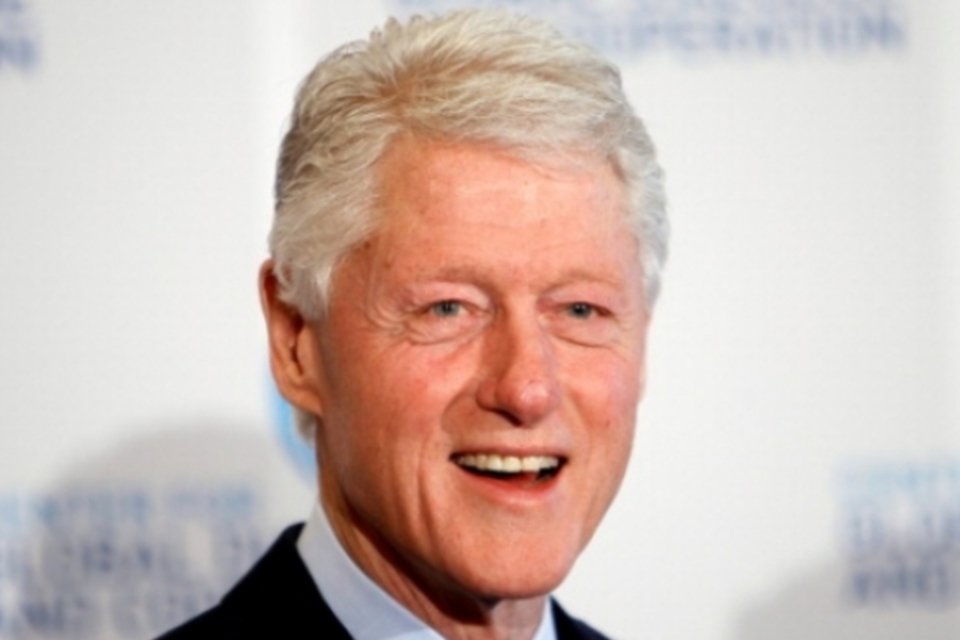 Bill Clinton provoca George W. Bush por não ter Twitter