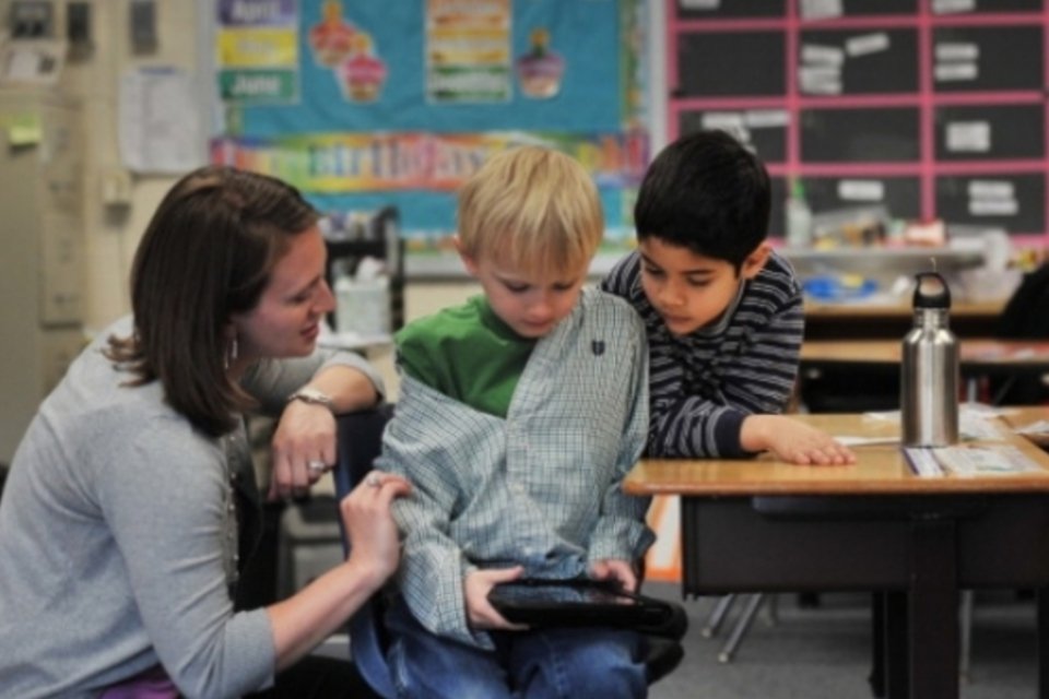 Professor coleciona brinquedos confiscados em sala de aula