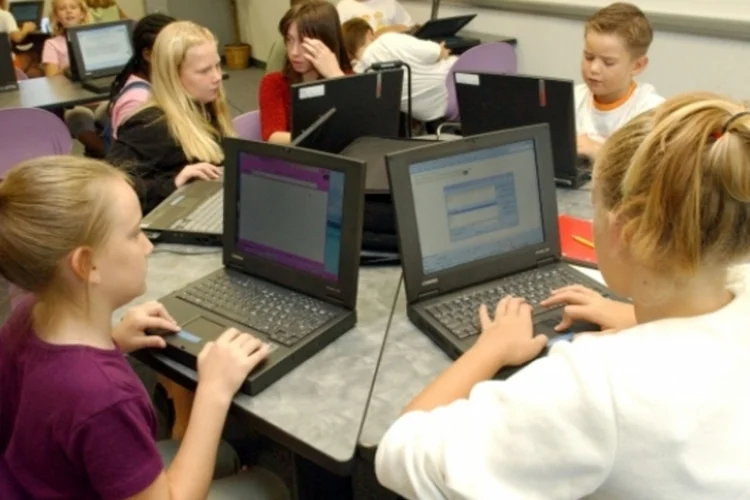 Escolas/Computadores (Getty Images)