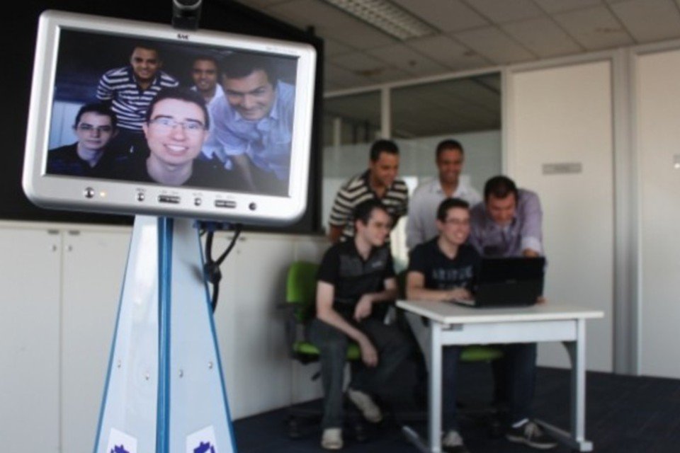 Brasileiros criam robô de telepresença para deficientes