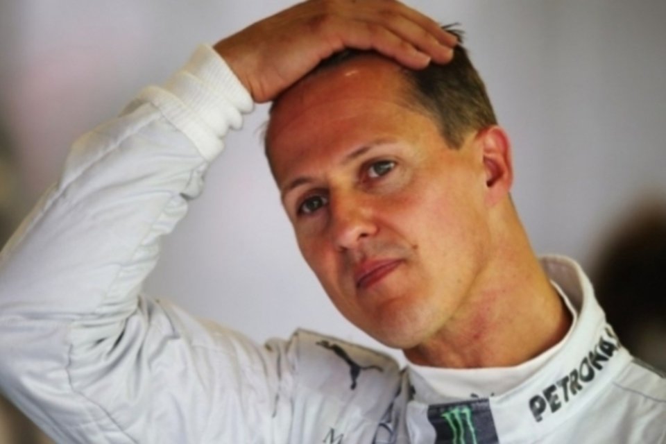 Um mês após acidente, Schumacher continua em coma