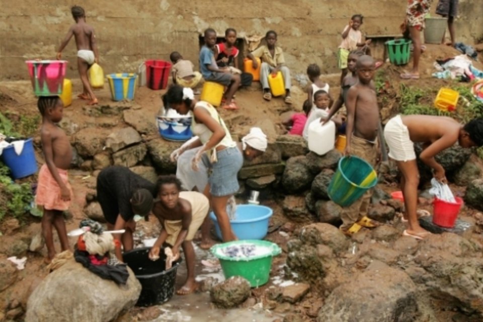 Ebola: epidemia vai mergulhar Serra Leoa e Guiné em recessão, diz Banco Mundial