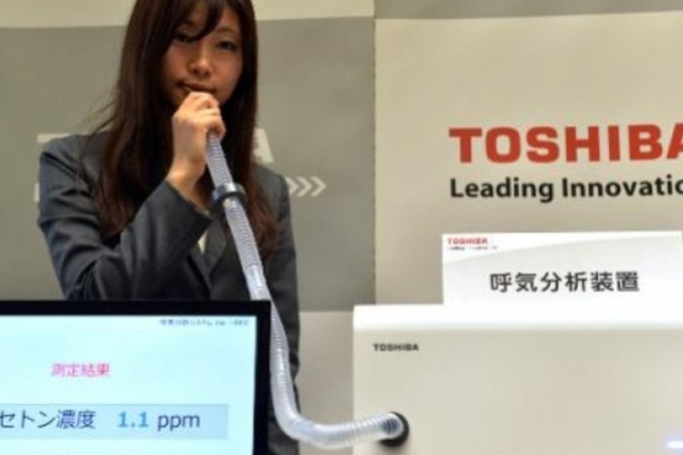 Toshiba apresenta aparelho de análise do hálito