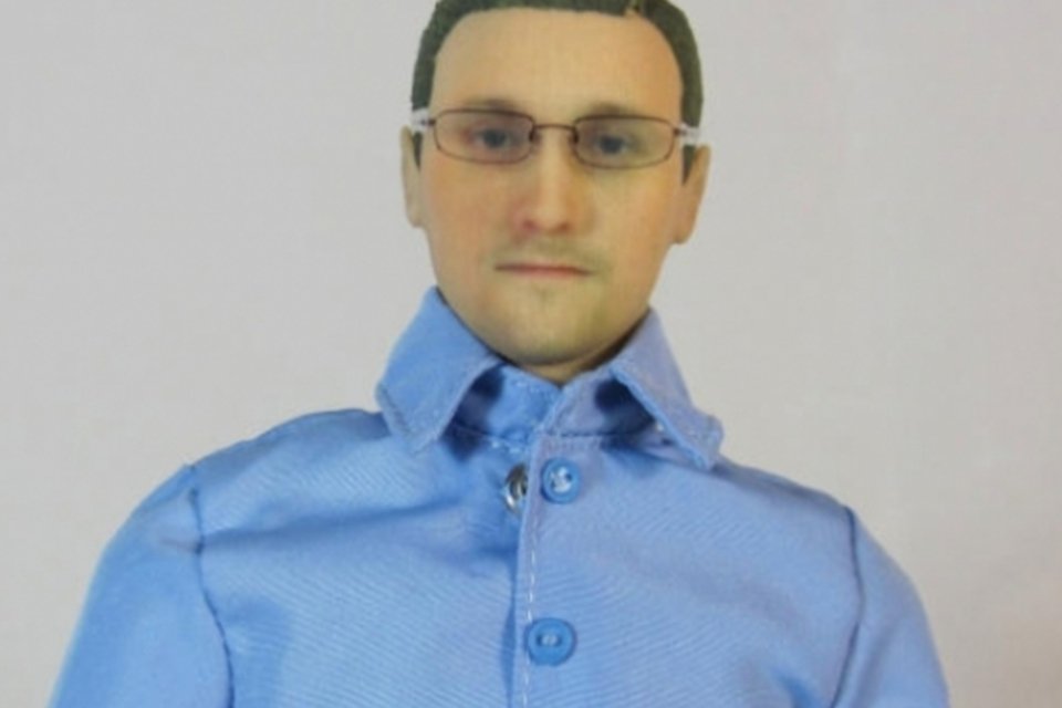 Empresa vende boneco de Edward Snowden por US$ 99 nos EUA