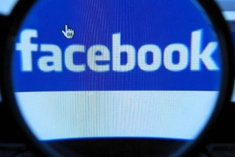 50% da população da AL usa Facebook em dispositivos móveis