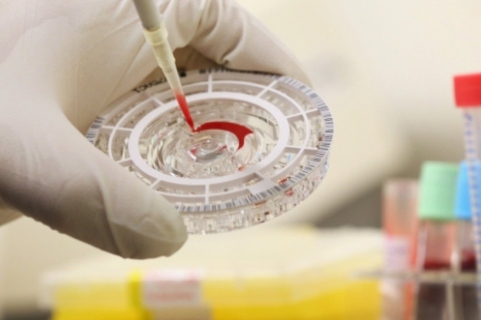 Johnson & Johnson faz primeiro teste em humanos de vacina contra Ebola