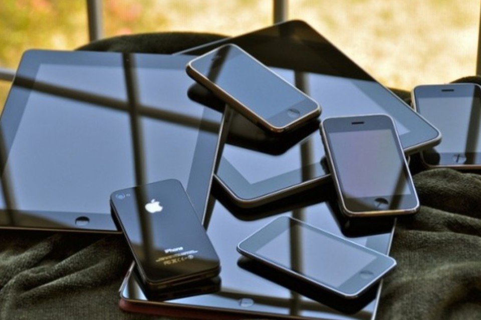 Apple testa telas maiores para iPhone e iPad, diz jornal