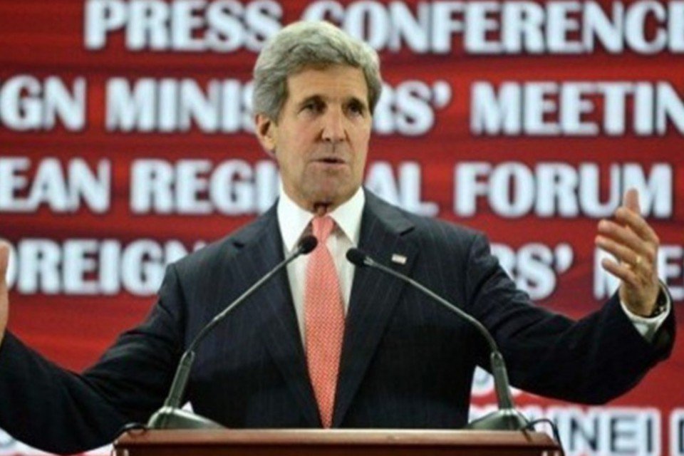 Kerry admite que 'não é incomum' buscar informação sobre outros países