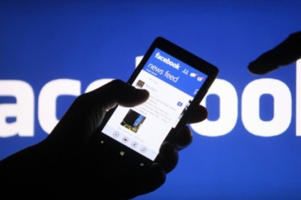 Facebook irá retirar anúncios de páginas com sexo e violência