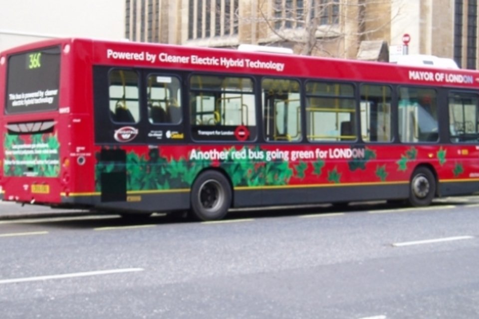 Londres recebe seus primeiros ônibus elétricos