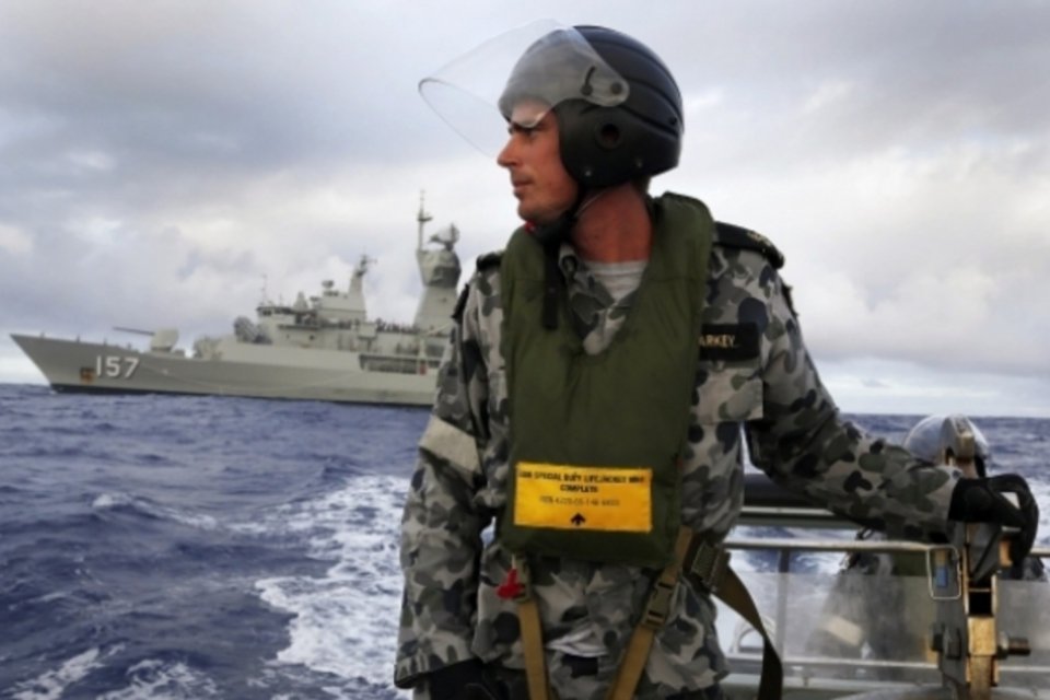Submarino britânico encerra busca por avião malaio