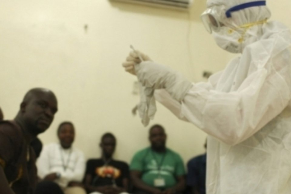 Presidente da Libéria declara toque de recolher para combater ebola