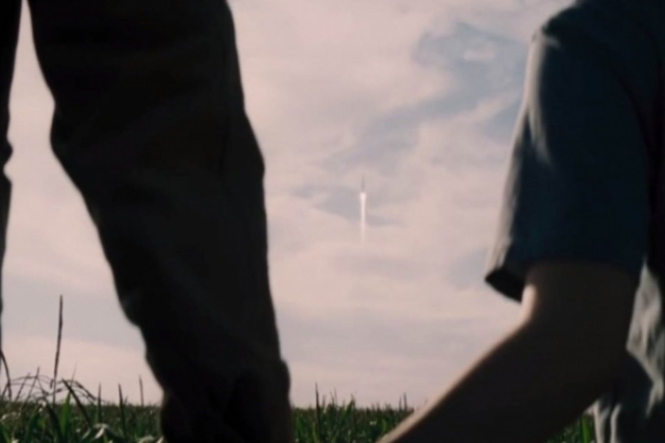 Insterstellar, do diretor de Batman, aborda futuro da agricultura e viagens dimensionais