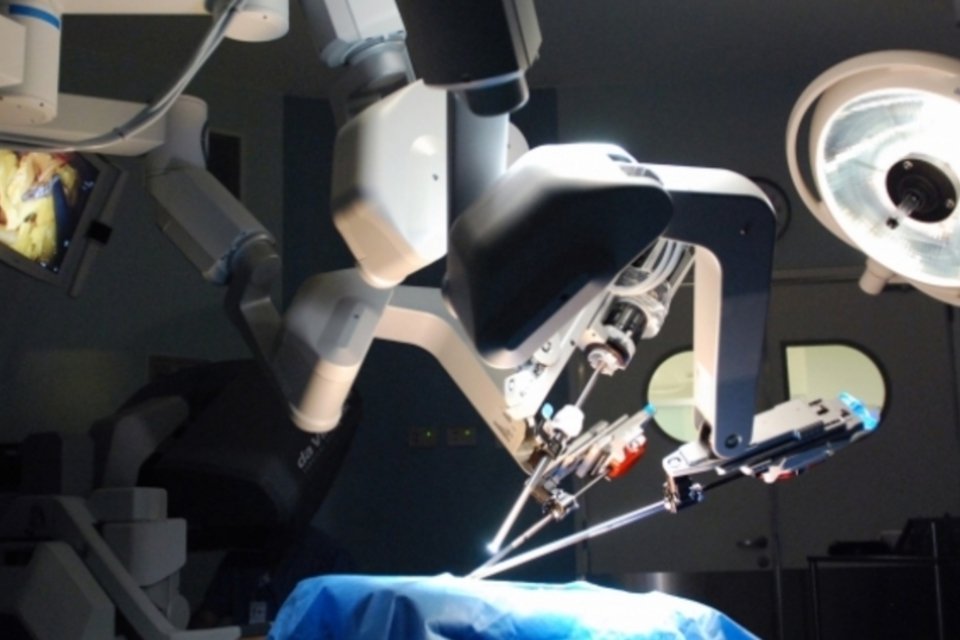 Robô fará cirurgias de câncer no SUS de São Paulo