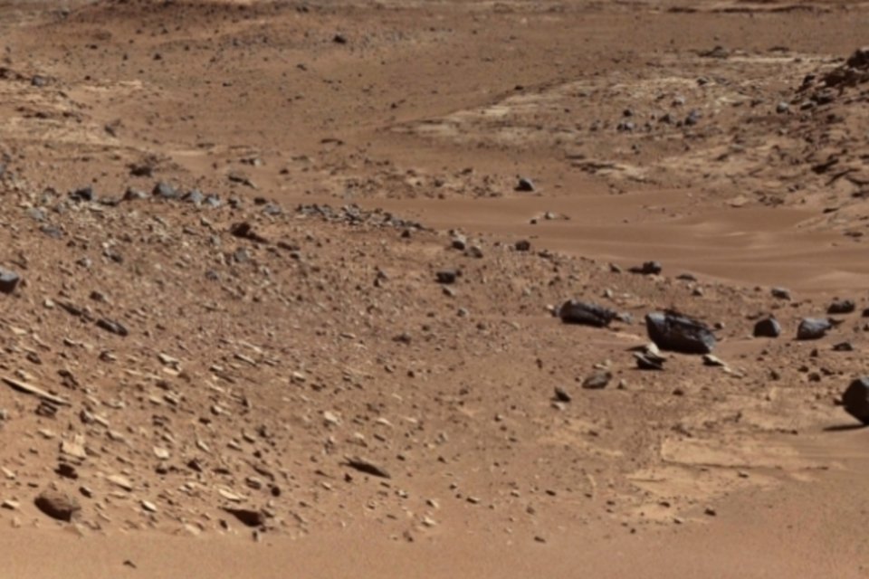 Curiosity faz panorâmica para avaliar futura travessia em Marte