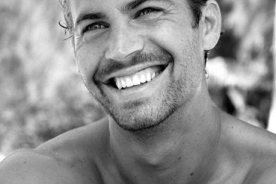 Óculos que Paul Walker usou no dia do acidente são leiloados