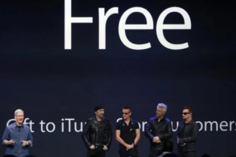 U2 Apple (Reuters)