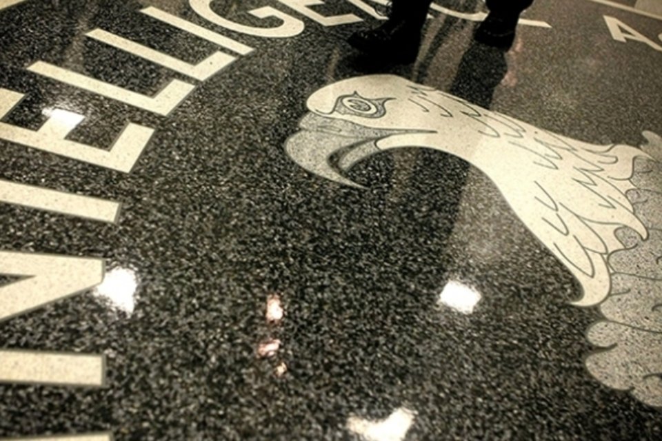 Após escândalo, CIA limita espionagem na Europa