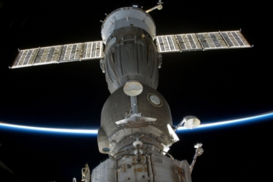 Nasa estuda caminhada espacial para consertar defeito na ISS