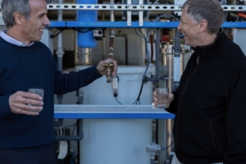 Bill Gates financia máquina que cria água potável a partir de fezes
