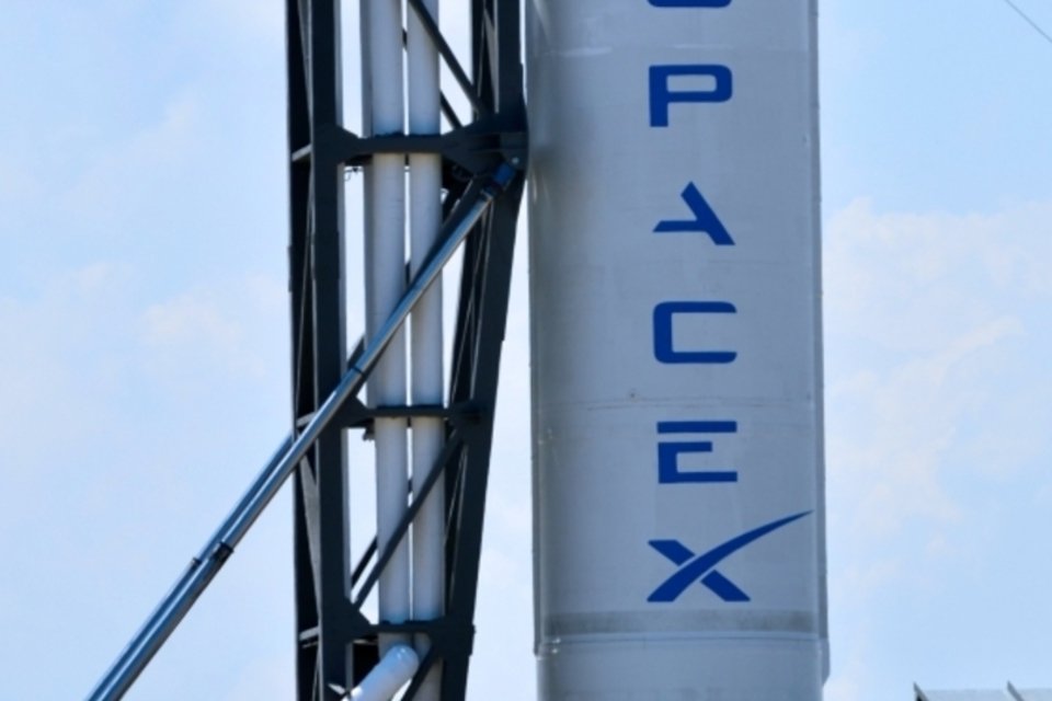 Após explosão, SpaceX diz estar pronta para lançar novo foguete