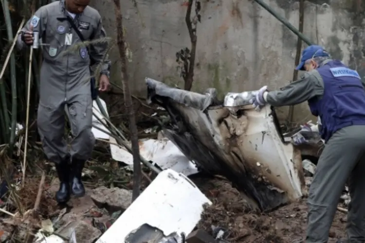 Destroços de avião de Eduardo Campos (REUTERS/Paulo Whitaker)
