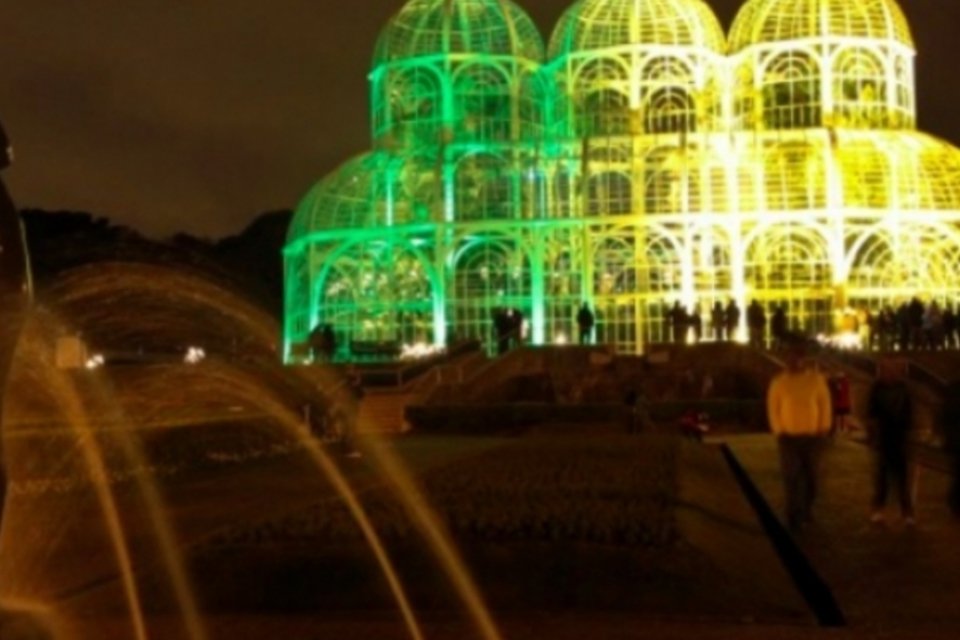 Usuários do Twitter poderão mudar as cores do Jardim Botânico de Curitiba