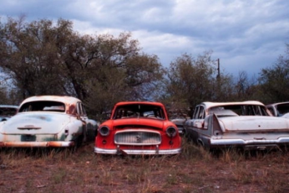 Projeto muda regras para carros abandonados da rua