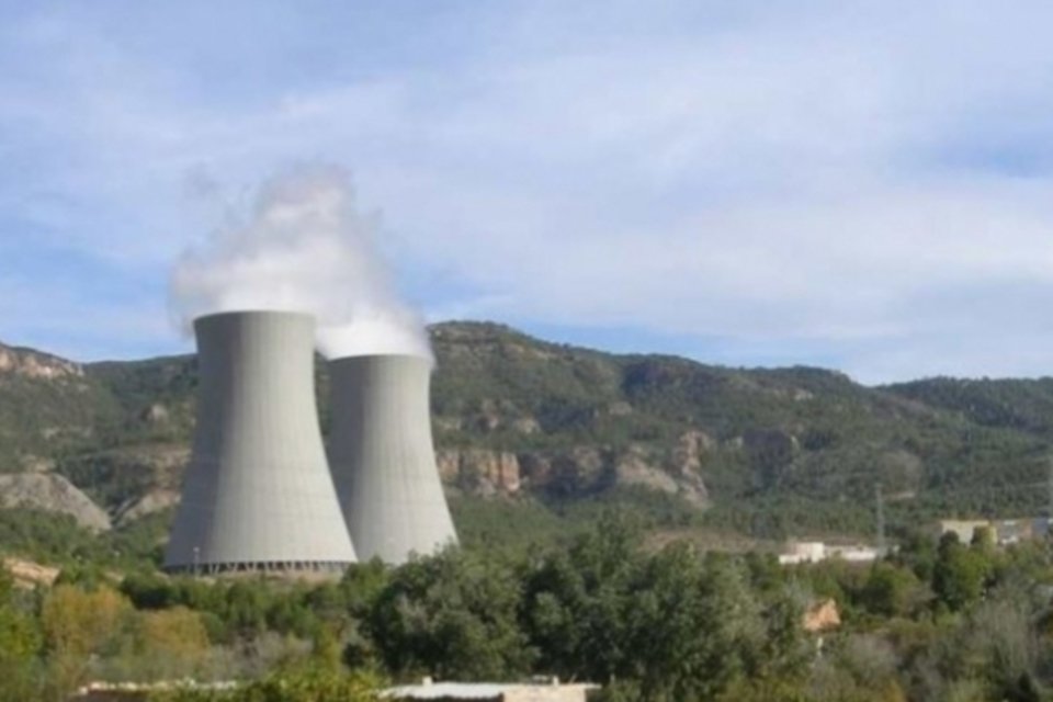 Japão decreta que energia atômica é "recurso importante"