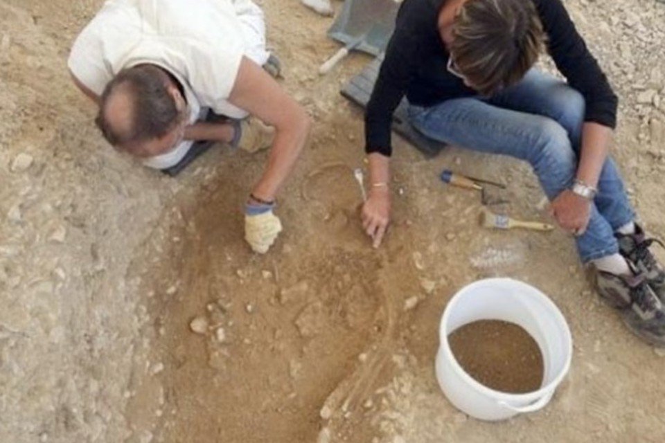 Túmulo de 14 mil anos é encontrado na França