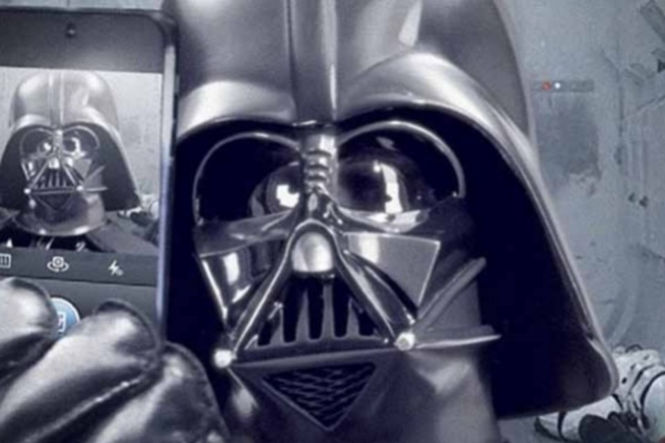 Star Wars chega ao Instagram com 'selfie' de Darth Vader