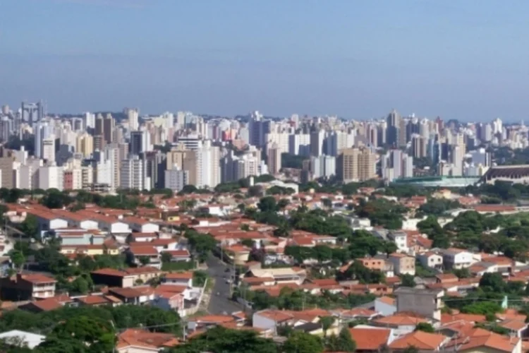 Campinas: foram solicitadas 3 milhões de doses do imunizante para vacinar tanto a região, quanto para reforçar as ações de bloqueio na região de São João da Boa Vista e Piracicaba (Fasouzafreitas/Wikimedia Commons)
