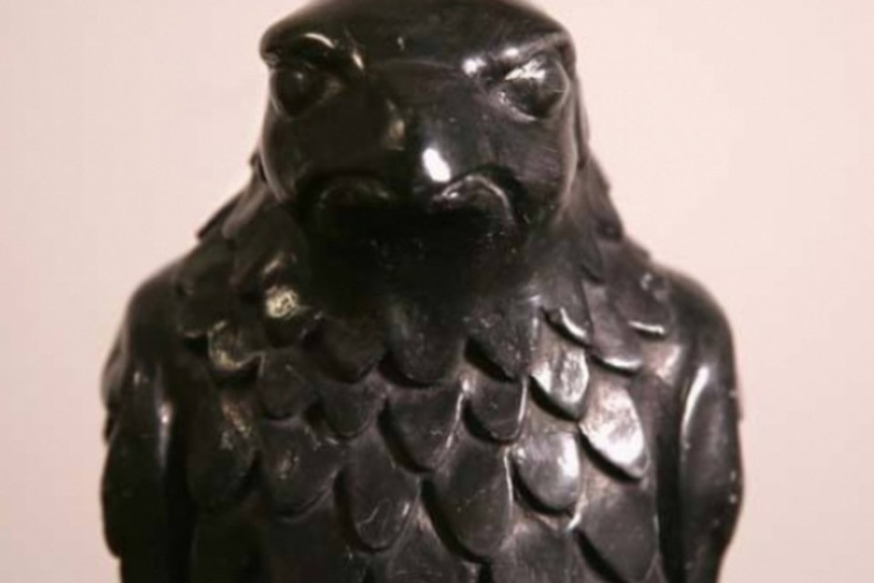 Estátua do filme "O Falcão Maltês" é vendida por US$ 3,5 mi