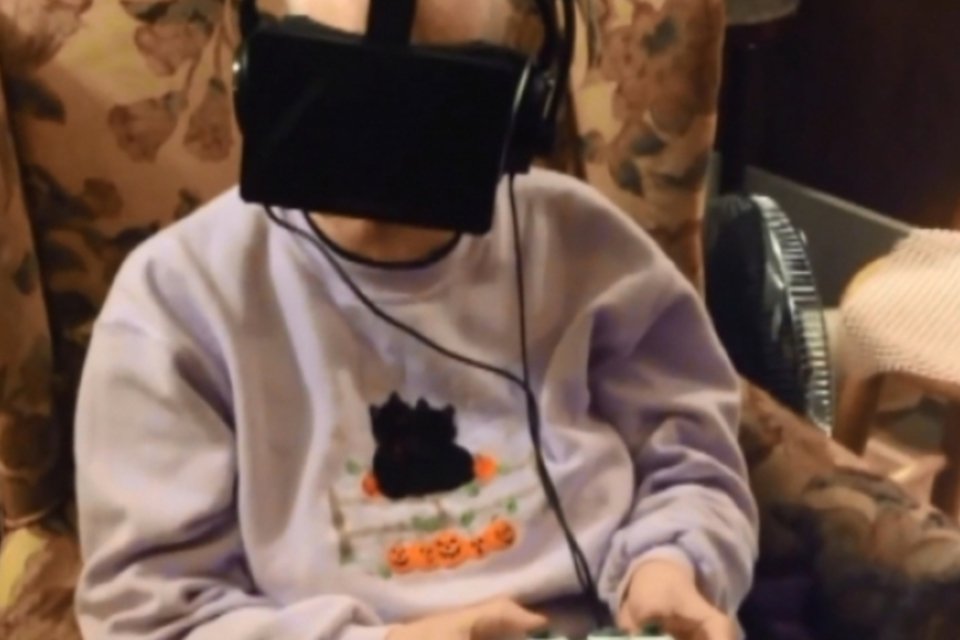Idosa usa Oculus Rift para 'andar' novamente